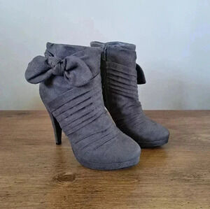 Aldo Grey Heeled Ankle Boots  Faux Suede Women's Size 7.5 (38)